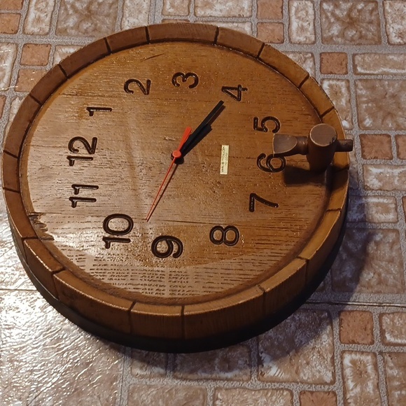 Vintage wall clock by Westclox barrel keg clock - Picture 3 of 5